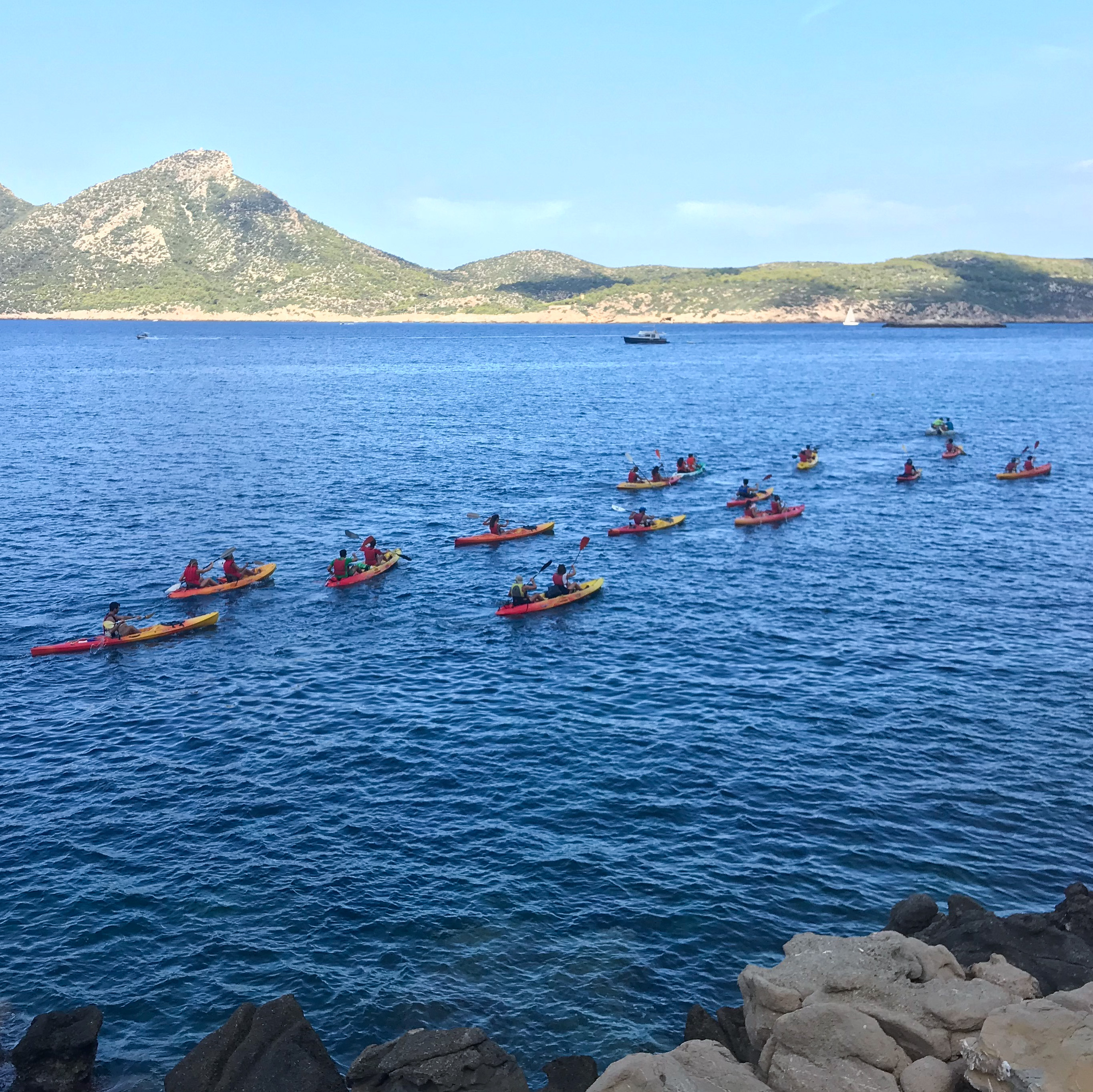 Grupo grande de kayak